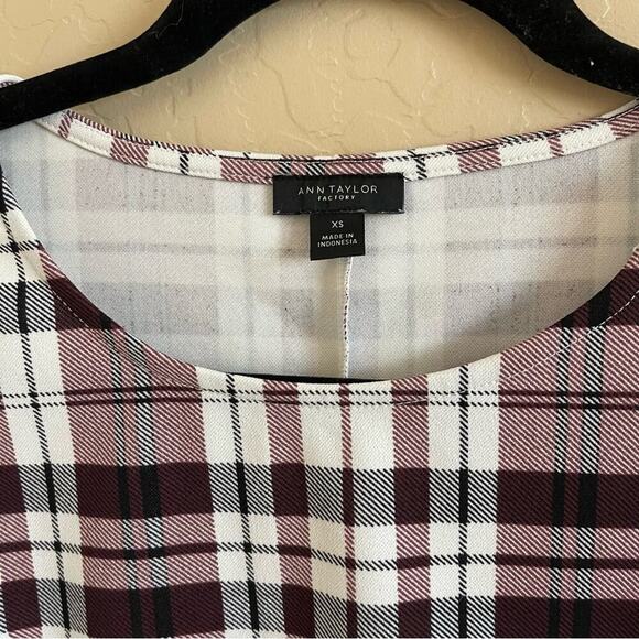 Ann Taylor Factory Maroon Plaid Pearl Sleeveless Blouse - Picture 4 of 5
